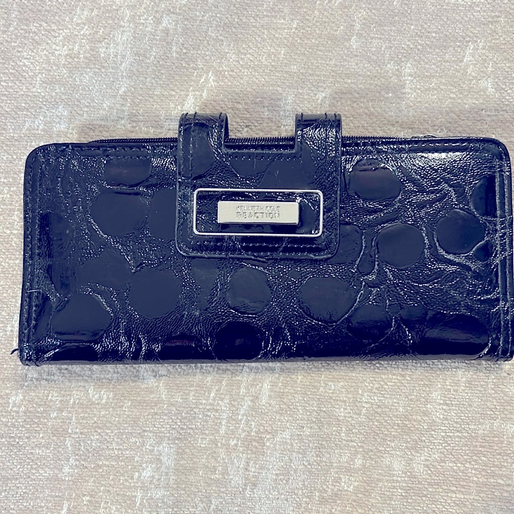 CLEARANCE.       Kenneth Cole Reaction Wallet.   New Without Tags
